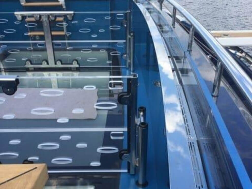 Schwallwände für Pool auf Yacht - Bremen Oldenburg Wilhelmshaven - LETO Kunststoffe